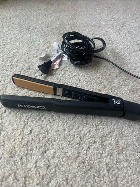 Pluge d•GED Black Hair Straightener with Gold Plates